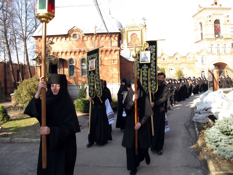 nuns-v-mon681_n.jpg